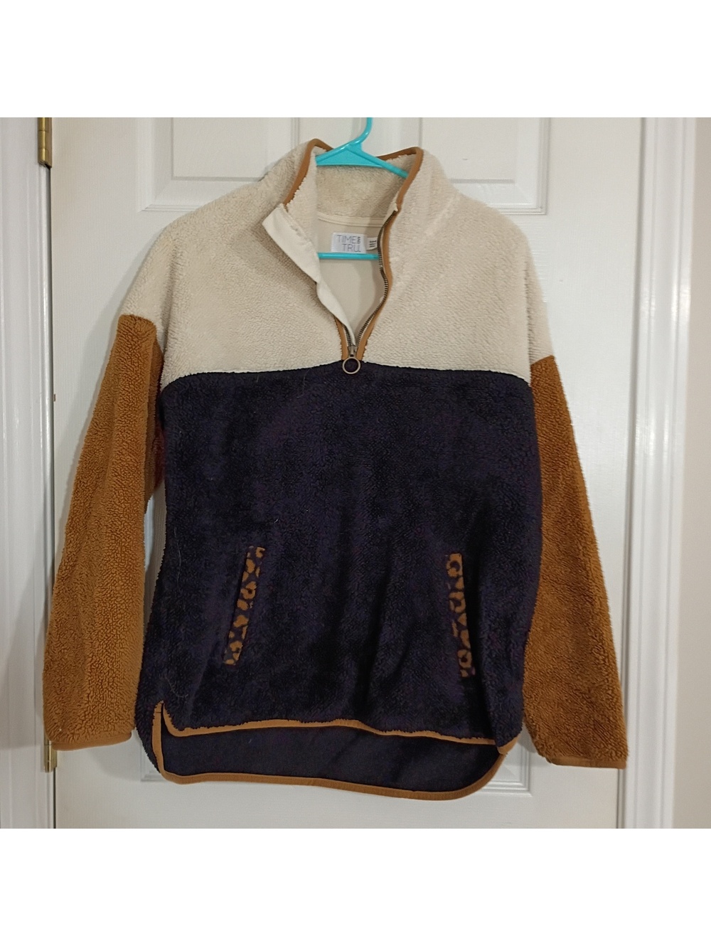 Time and Tru Colorblock Sherpa Pullover with Leopard Trim, Size Small